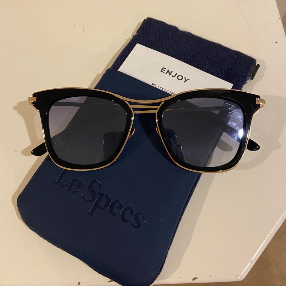 Le Specs